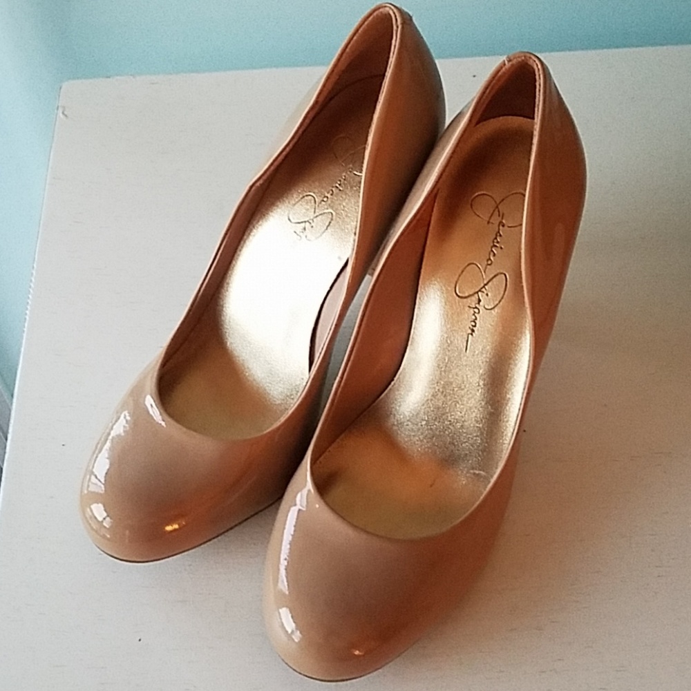 Jessica Simpson Nude Round Toe Patent Pump